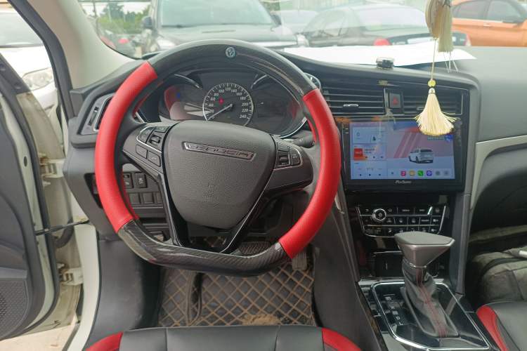 Used Venucia D60 2020 1.6L XL CVT Enjoyment Edition Center Console