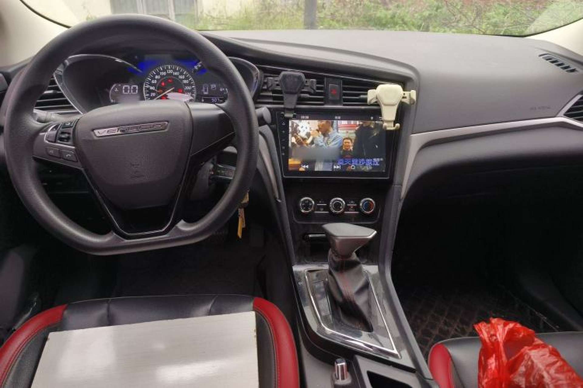 Used Venucia D60 2020 1.6L XE CVT Enjoyment Edition Center Console