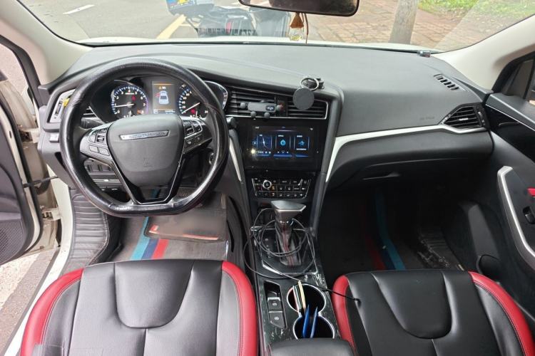 Used Venucia D60 2020 1.6L XL CVT Enjoyment Edition Center Console