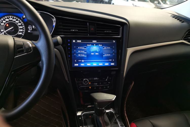 Used Venucia D60 2020 1.6L XL CVT Enjoyment Edition Center Console