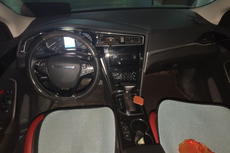 Used Venucia D60 2020 1.6L XL CVT Enjoyment Edition Center Console