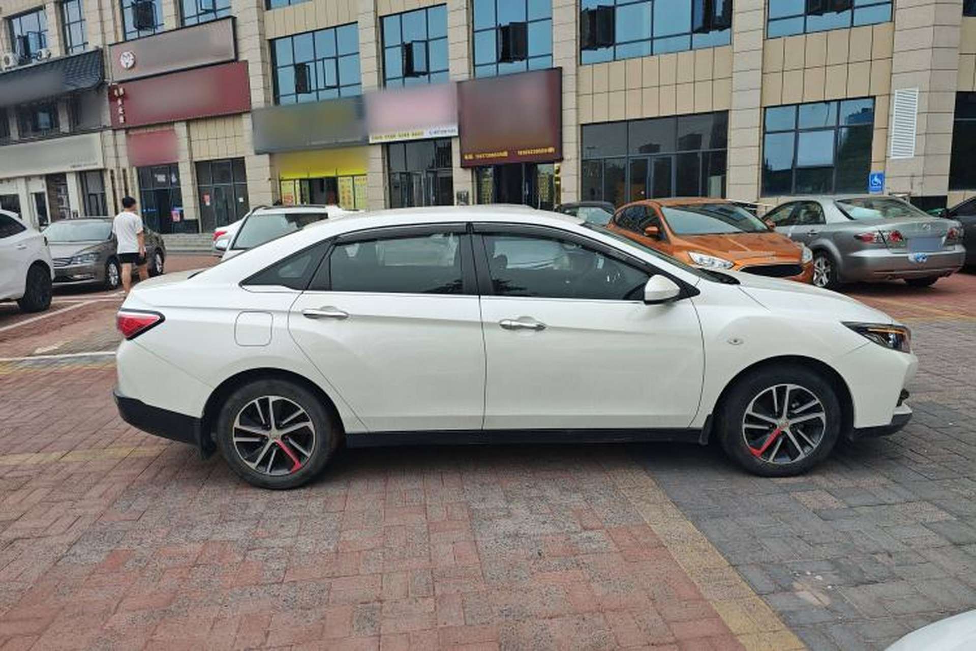 Used Venucia D60 2020 1.6L XE CVT Enjoyment Edition Exterior 2