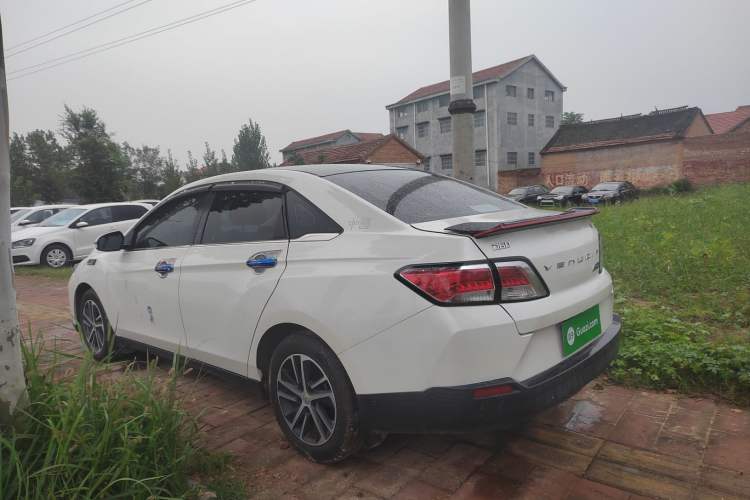 Used Venucia D60 2020 1.6L XL CVT Enjoyment Edition Exterior 5