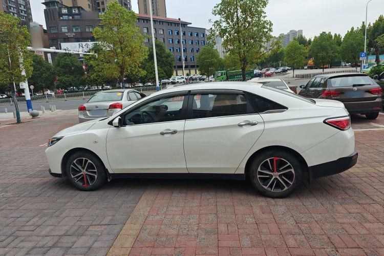 Used Venucia D60 2020 1.6L XE CVT Enjoyment Edition Exterior 5