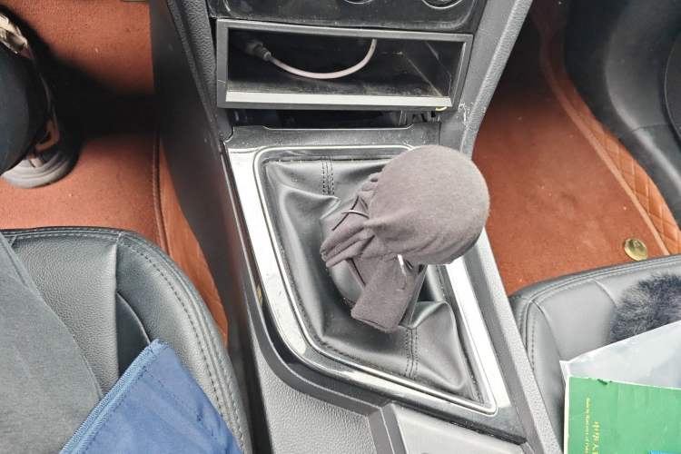 Used Venucia D60 2020 1.6L Entry Manual Comfort Edition Gear Lever