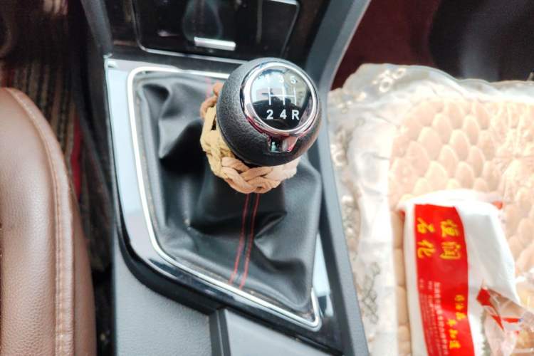 Used Venucia D60 2020 1.6L Entry Manual Comfort Edition Gear Lever