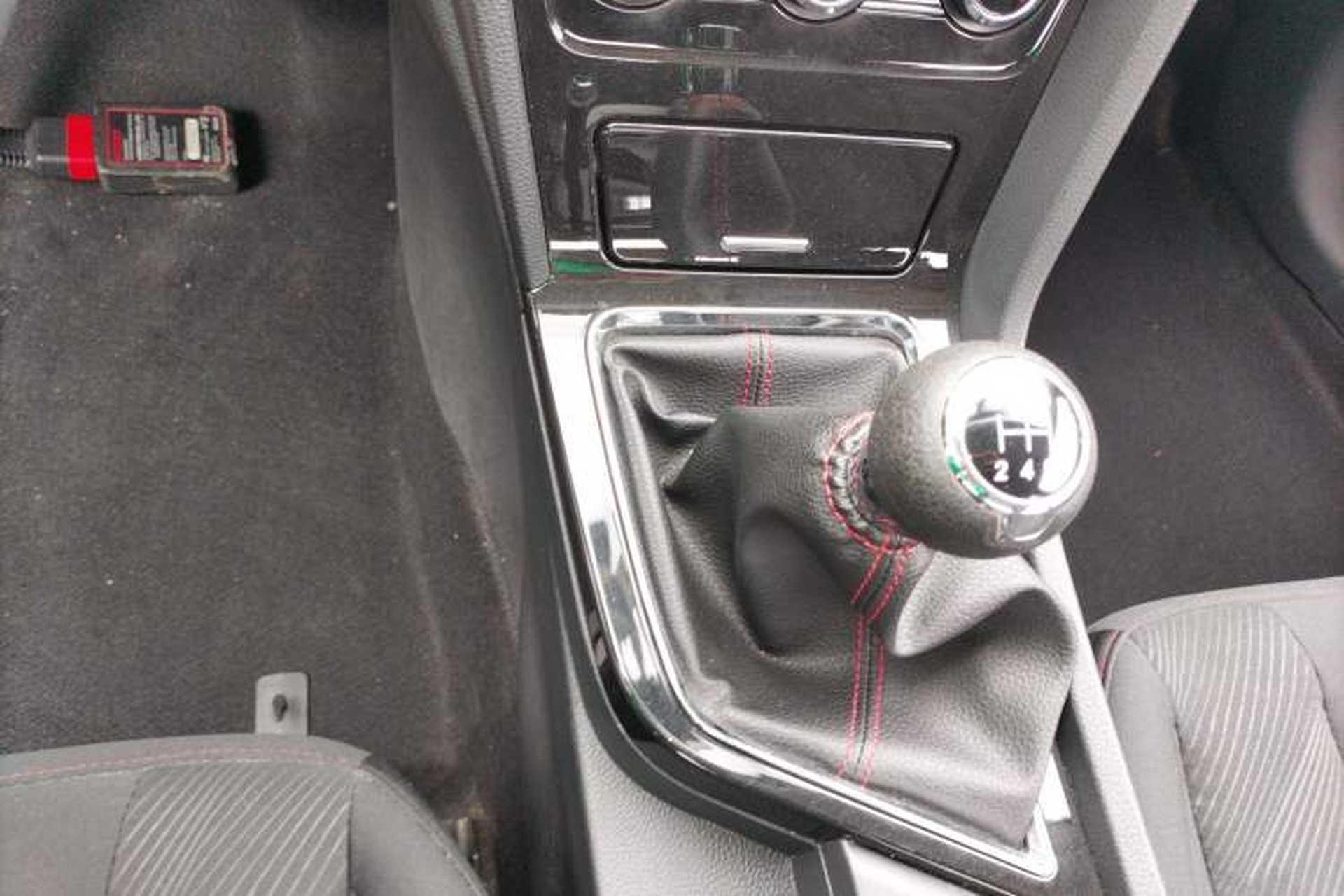 Used Venucia D60 2020 1.6L Entry Manual Comfort Edition Gear Lever