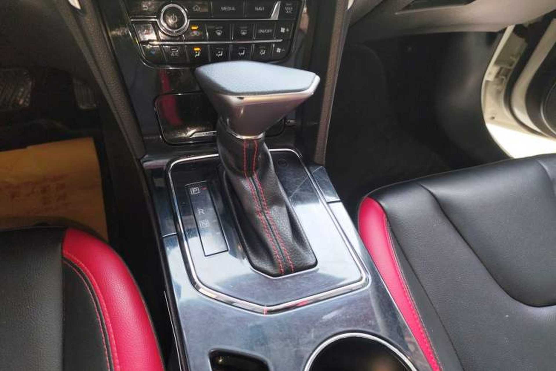 Used Venucia D60 2020 1.6L XL CVT Enjoyment Edition Gear Lever