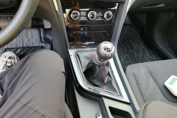 Used Venucia D60 2020 1.6L Entry Manual Comfort Edition Gear Lever