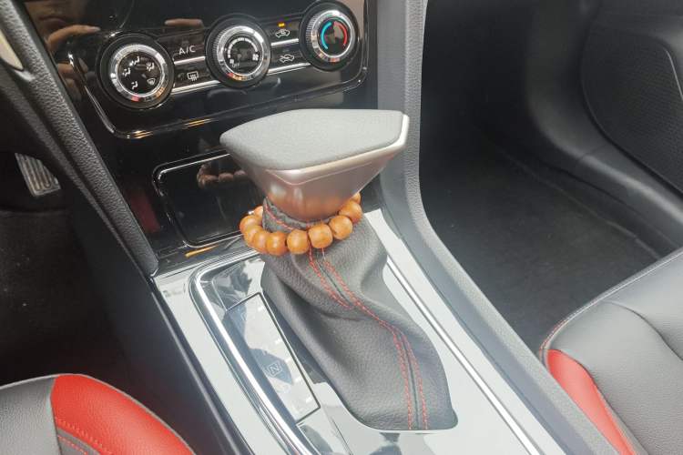 Used Venucia D60 2020 1.6L XE CVT Enjoyment Edition Gear Lever