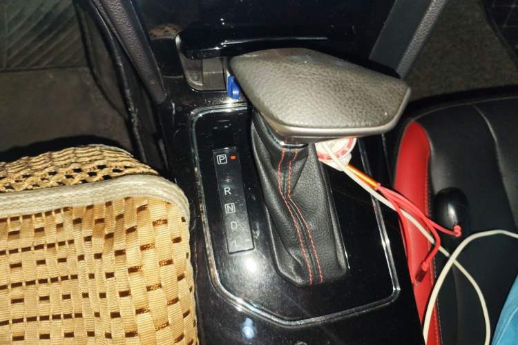 Used Venucia D60 2020 1.6L XL CVT Enjoyment Edition Gear Lever