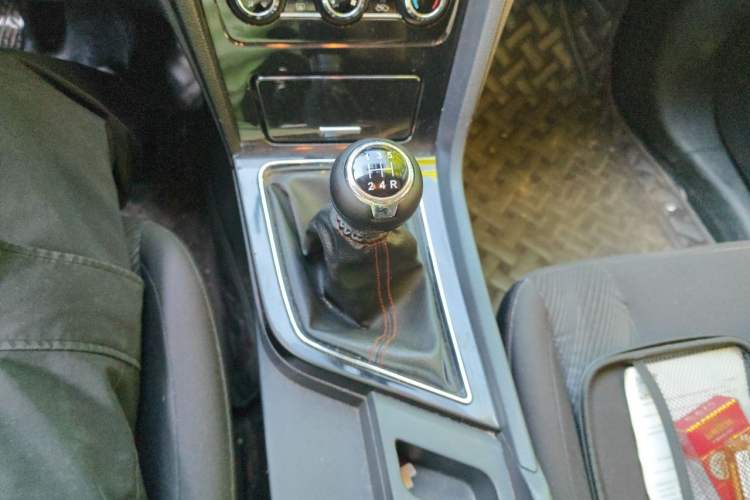 Used Venucia D60 2020 1.6L Entry Manual Comfort Edition Gear Lever