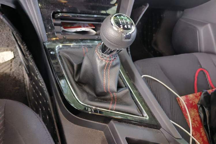 Used Venucia D60 2020 1.6L Entry Manual Comfort Edition Gear Lever