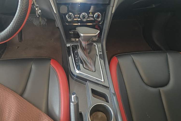 Used Venucia D60 2020 1.6L XE CVT Enjoyment Edition Gear Lever