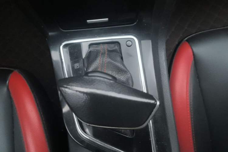 Used Venucia D60 2020 1.6L XE CVT Enjoyment Edition Gear Lever