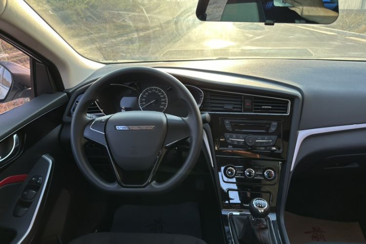 Used Venucia D60 2020 1.6L Entry Manual Comfort Edition Interior 4