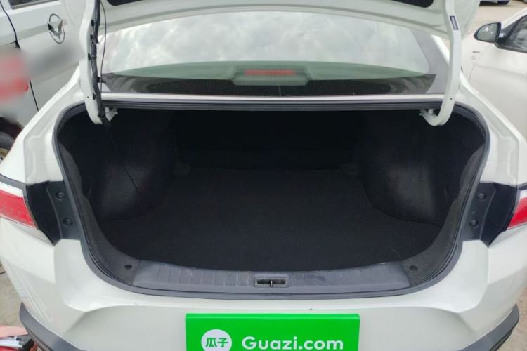 Used Venucia D60 2020 1.6L Entry Manual Comfort Edition Interior 4
