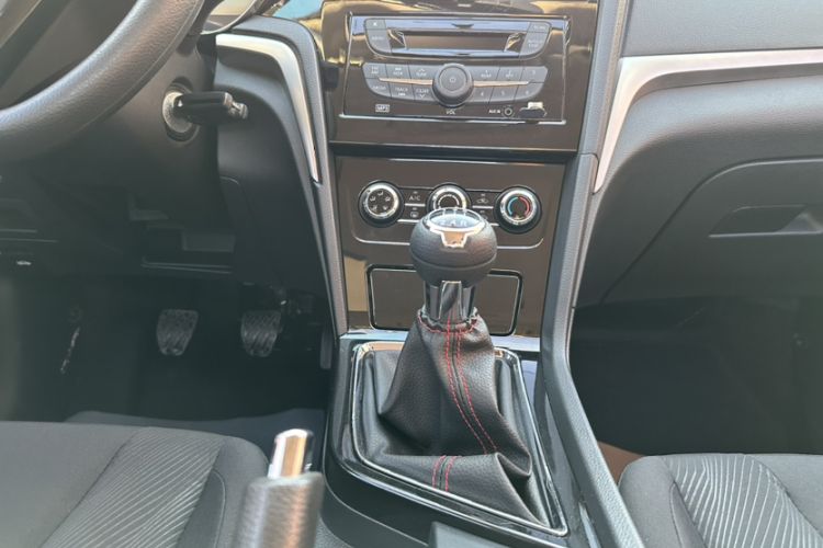 Used Venucia D60 2020 1.6L Entry Manual Comfort Edition Interior 7