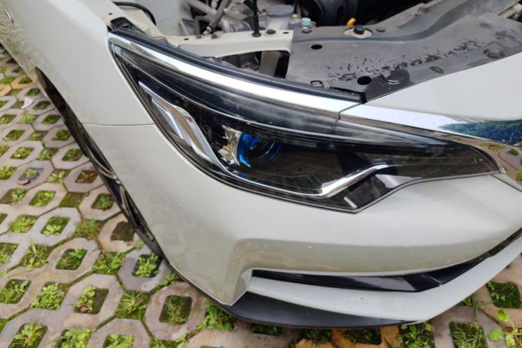 Used Venucia D60 2020 1.6L Entry Manual Comfort Edition Right Front Headlight