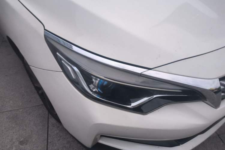Used Venucia D60 2020 1.6L XE CVT Enjoyment Edition Right Front Headlight