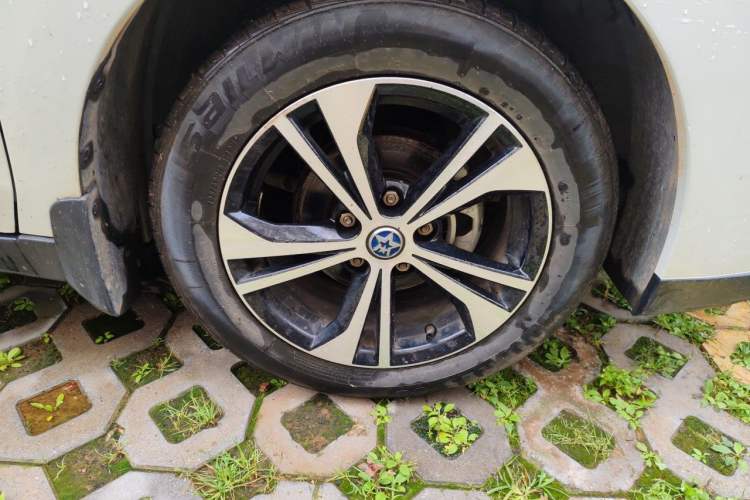 Used Venucia D60 2020 1.6L Entry Manual Comfort Edition Right Front Wheel Hub