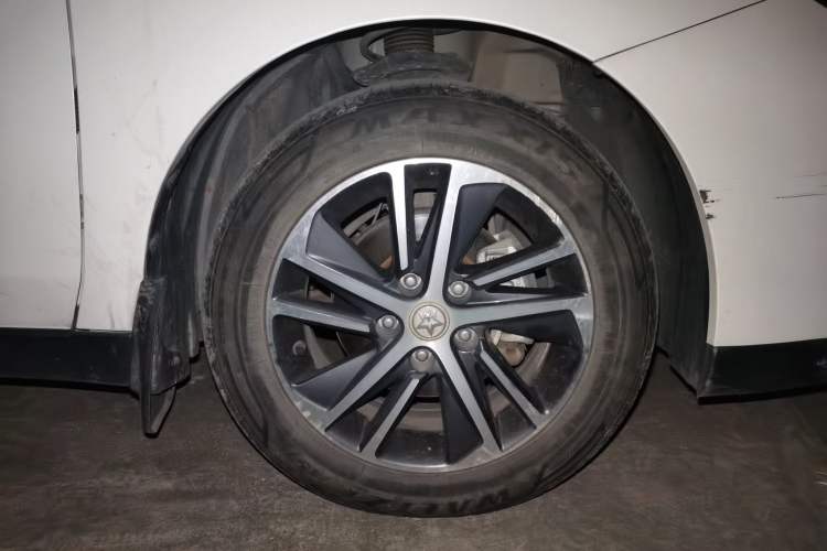 Used Venucia D60 2020 1.6L XL CVT Enjoyment Edition Right Front Wheel Hub