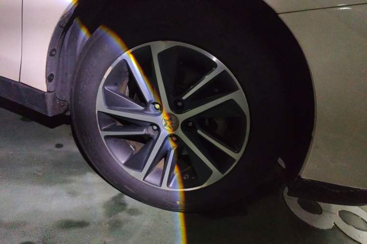 Used Venucia D60 2020 1.6L XL CVT Enjoyment Edition Right Front Wheel Hub