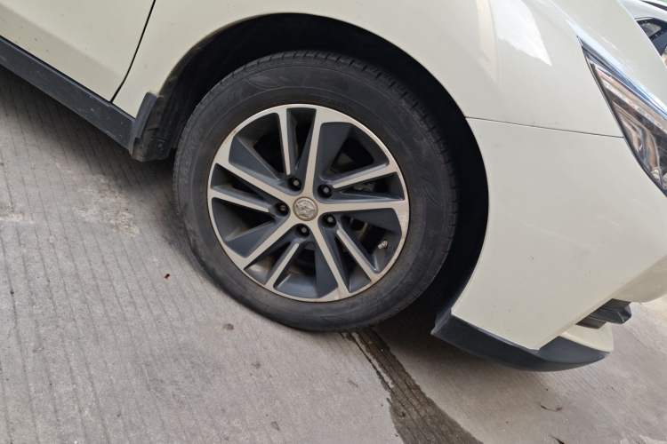 Used Venucia D60 2020 1.6L XE CVT Enjoyment Edition Right Front Wheel Hub