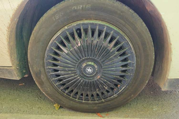 Used Venucia D60 2020 1.6L Entry Manual Comfort Edition Right Front Wheel Hub