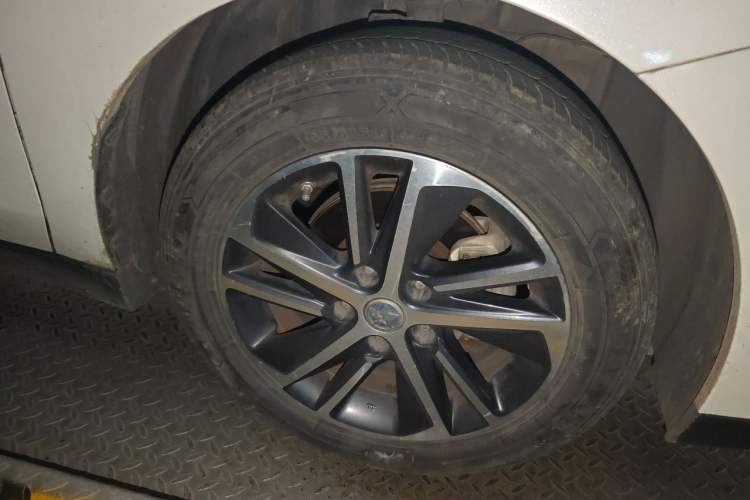 Used Venucia D60 2020 1.6L XL CVT Enjoyment Edition Right Front Wheel Hub