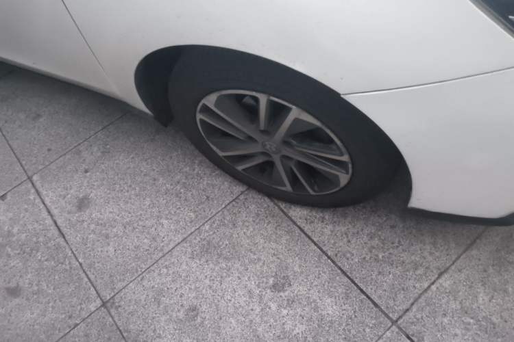 Used Venucia D60 2020 1.6L XE CVT Enjoyment Edition Right Front Wheel Hub