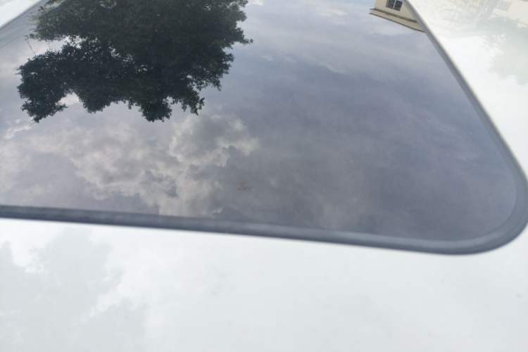 Used Venucia D60 2020 1.6L XL CVT Enjoyment Edition Roof