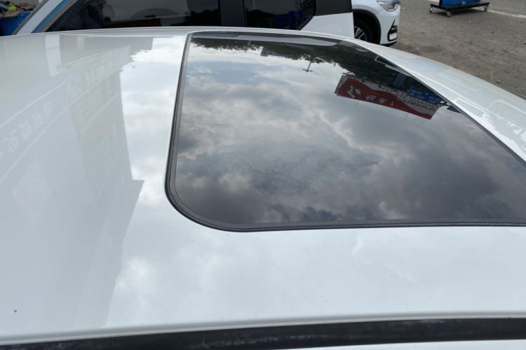Used Venucia D60 2020 1.6L XL CVT Enjoyment Edition Roof