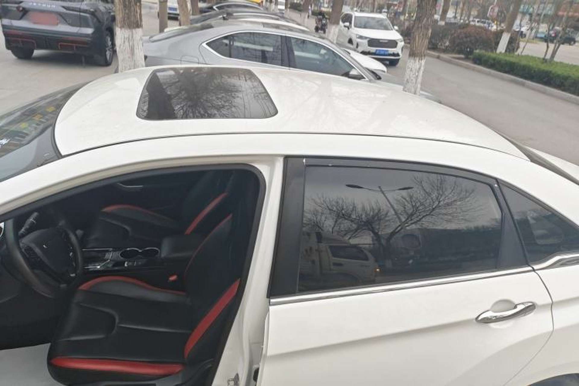 Used Venucia D60 2020 1.6L XL CVT Enjoyment Edition Roof