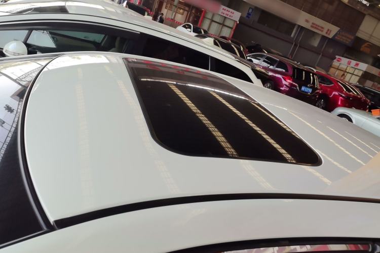 Used Venucia D60 2020 1.6L XL CVT Enjoyment Edition Roof