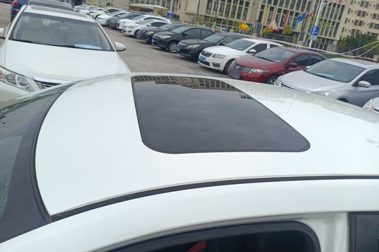 Used Venucia D60 2020 1.6L XL CVT Enjoyment Edition Roof