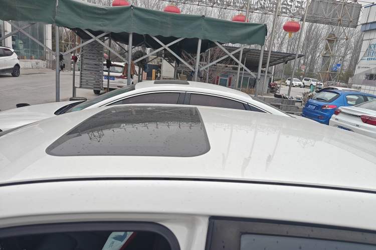 Used Venucia D60 2020 1.6L XL CVT Enjoyment Edition Roof