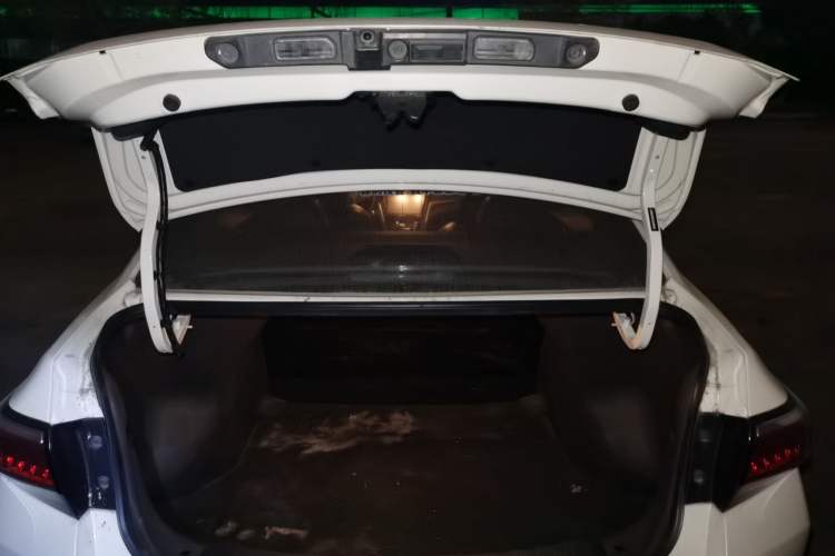 Used Venucia D60 2020 1.6L XL CVT Enjoyment Edition Trunk