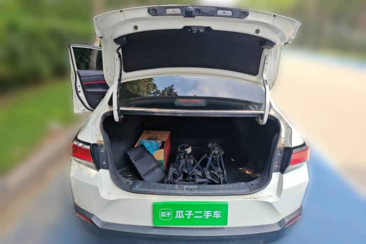 Used Venucia D60 2020 1.6L XL CVT Enjoyment Edition Trunk