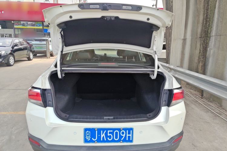 Used Venucia D60 2020 1.6L XE CVT Enjoyment Edition Trunk