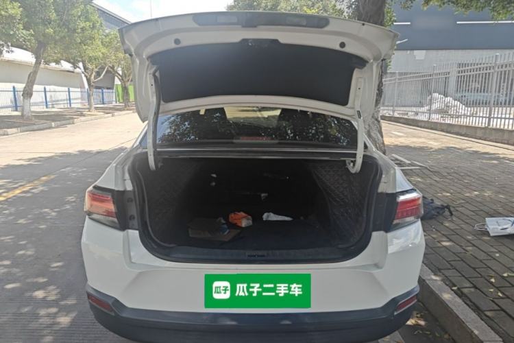Used Venucia D60 2020 1.6L XL CVT Enjoyment Edition Trunk