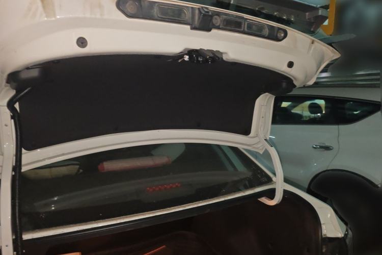 Used Venucia D60 2020 1.6L XL CVT Enjoyment Edition Trunk