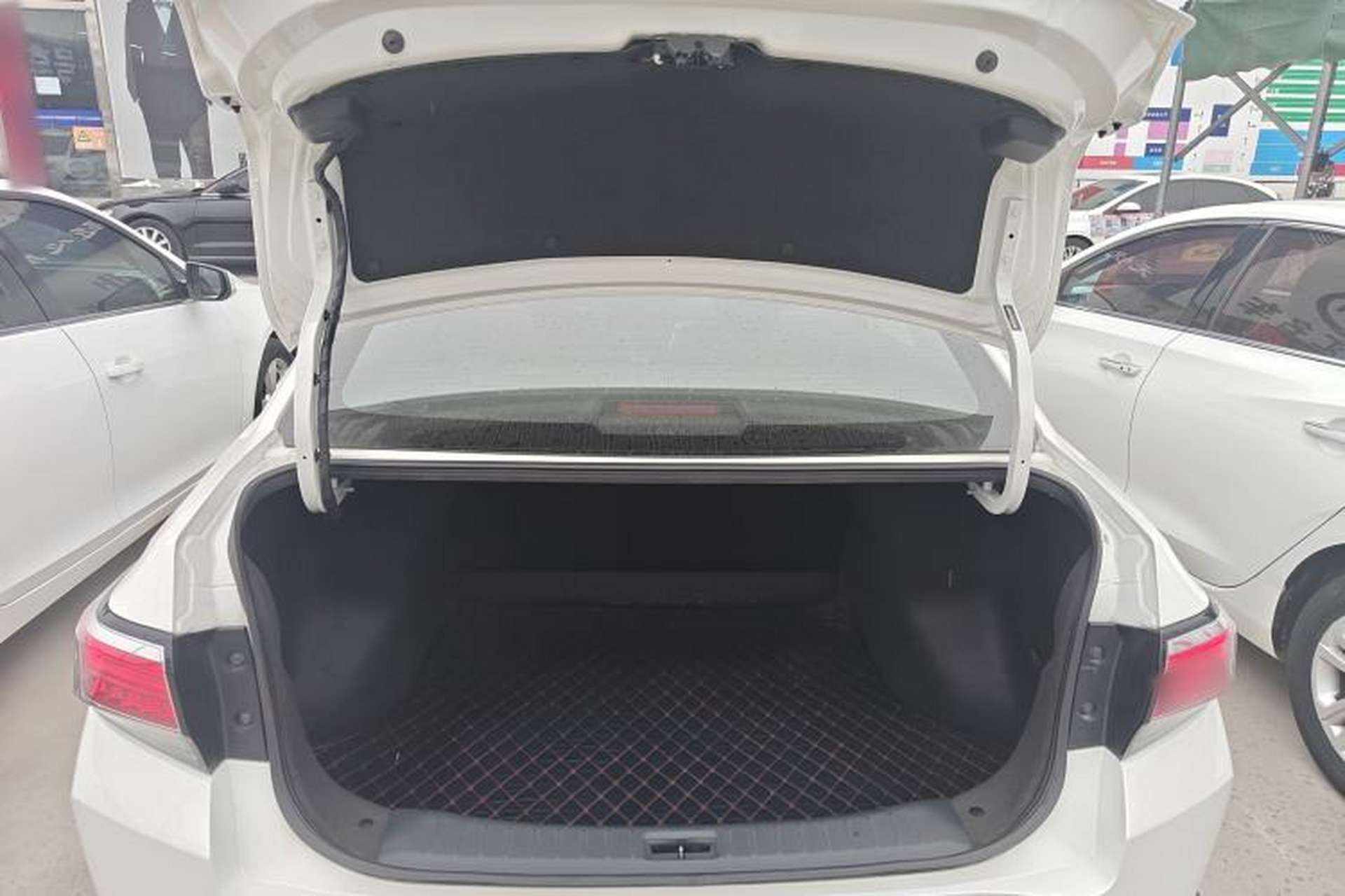 Used Venucia D60 2020 1.6L XL CVT Enjoyment Edition Trunk