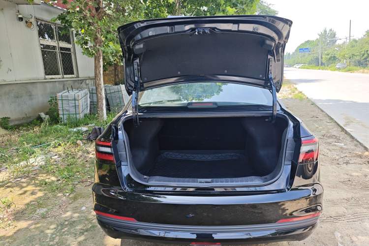 Used Venucia D60 2021 PLUS 1.6L XL CVT Yue Ling Edition Trunk