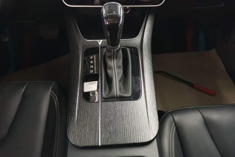 Used Venucia D60 2021 PLUS 1.6L XL CVT Yue Ling Edition Gear Lever