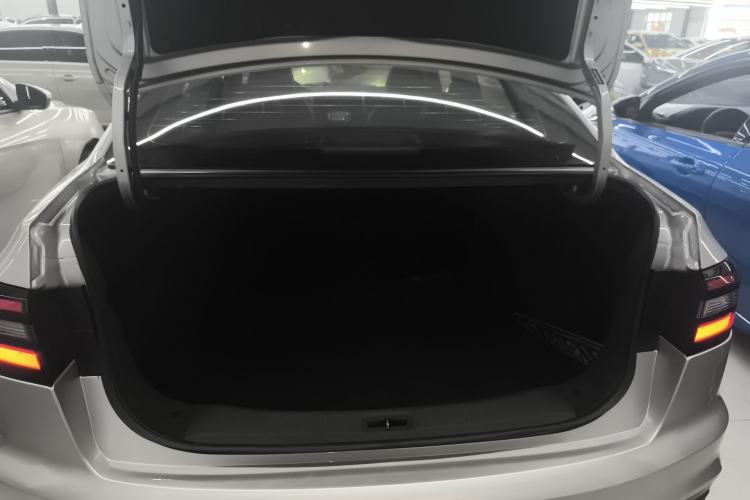 Used Venucia D60 2021 PLUS 1.6L XL CVT Yue Ling Edition Trunk