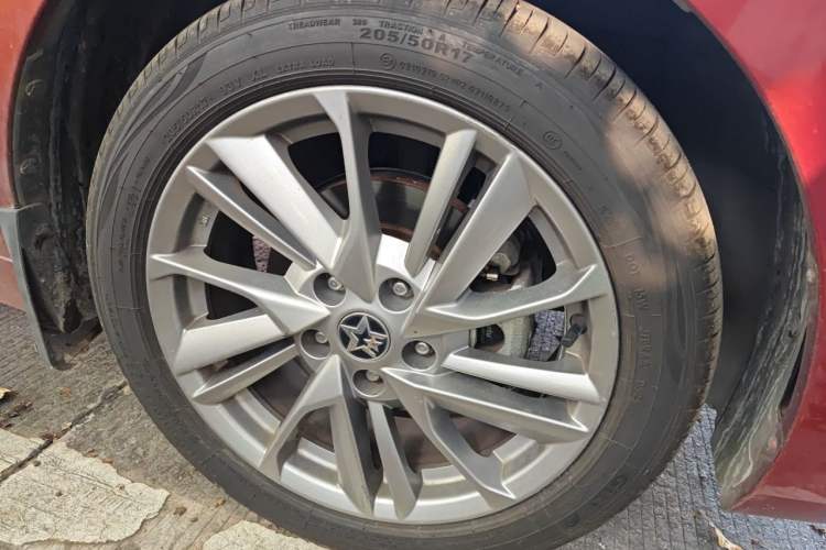 Used Venucia D60 2021 PLUS 1.6L XV CVT Smart Edition Right Front Wheel Hub