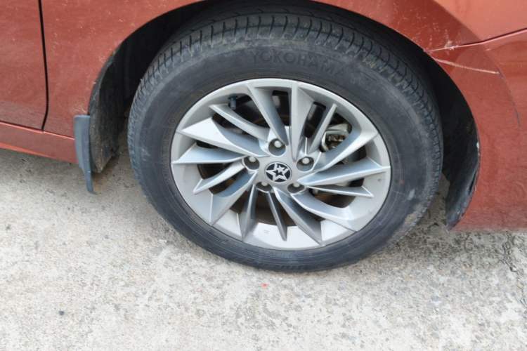 Used Venucia D60 2021 PLUS 1.6L XL CVT Yue Ling Edition Right Front Wheel Hub