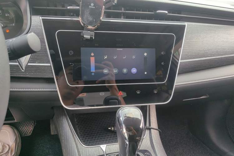 Used Venucia D60 2021 PLUS 1.6L XL CVT Yue Ling Edition Audio And AC Panel