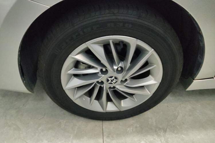 Used Venucia D60 2021 PLUS 1.6L XL CVT Yue Ling Edition Left Front Wheel Hub